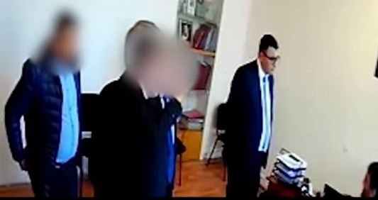 \\\"Drakon\\\"la ölümcül döyülən məktəb direktorunun ŞOK videosu