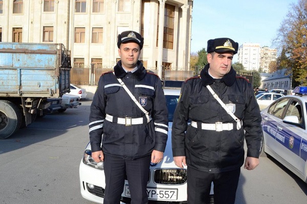 Azərbaycanda film kimi olay: Polis hamilə qadını xilas etdi, uşağa polisin adını qoydular