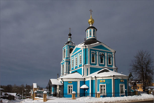 Qız keşişin üzərinə “kislota” atdı