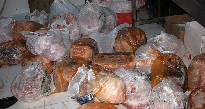 Qocalıb ölən inəklərin ətini yeyirik? - Kolbasa ilə bağlı ŞOK İDDİA + VİDEO