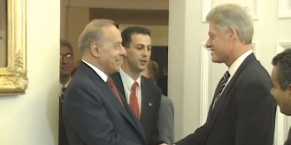 Klinton Heydər Əliyevlə görüntülərini paylaşdı (VİDEO)