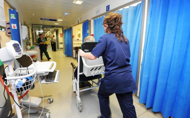 Bir həkimin xəstəxanaya 24 saata qazandırdığı məbləğ: 30 MİN MANAT! – Uşaq dünyaya 1000 manata “göz açır”