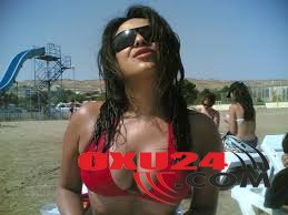 Pişik Günelin şok görüntüsü yayıldı: Donunu qaldırdı, alt paltarı göründü -VİDEO