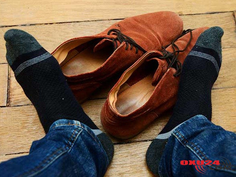 Ayaqdan çıxan corabı iyləməyin! - Qorxulu xəstəliyə yoluxa bilərsiniz