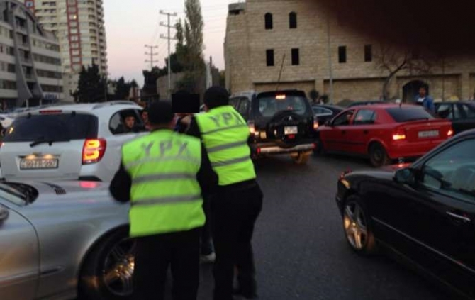 Bakıda şok kadrlar: Yol polisi vətəndaşı  niyə vurur? +VİDEO