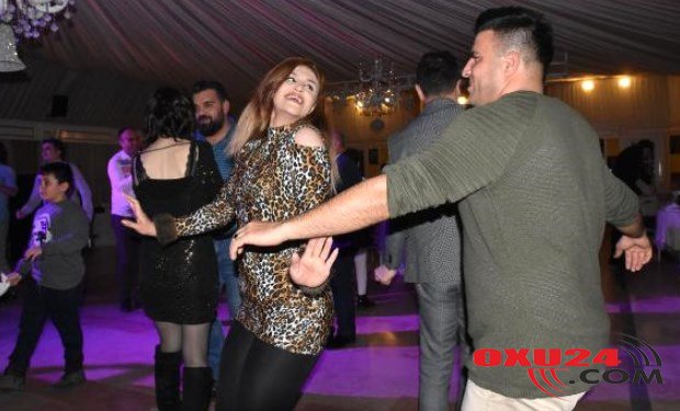 İranlı qadınlar şallarını çıxarıb, Yeni il gecəsi şou göstərdi — FOTOLAR