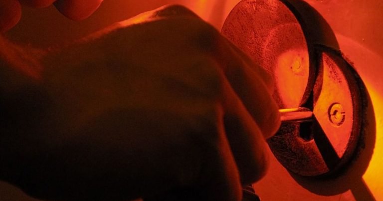 Azərbaycanda dəhşət:Qadının ağzını \\\"skoç\\\"la bağlayıb...