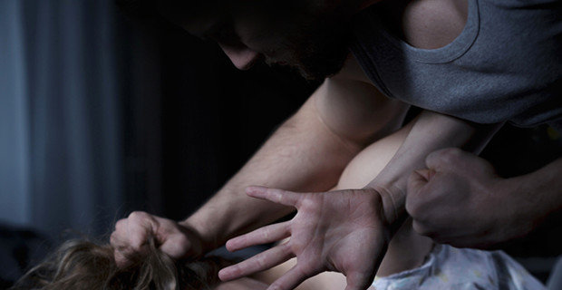 Azərbaycanda ŞOK olay: Həbsdən çıxan kişi qızı dülgər sexində zorladı