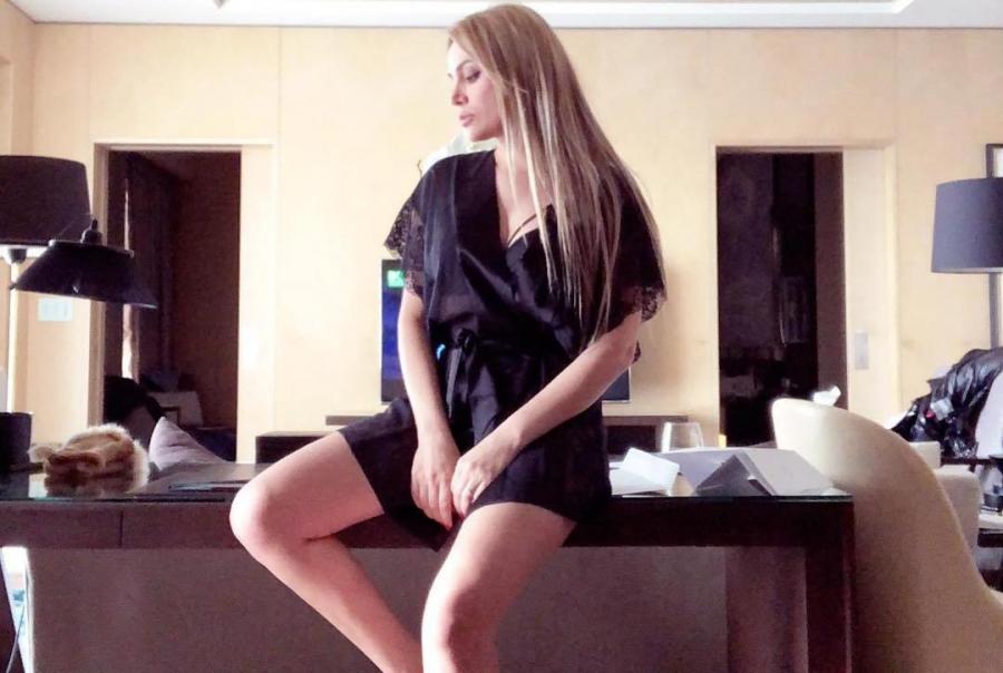 Nigar Camal gecə geyimində şəklini paylaşdı