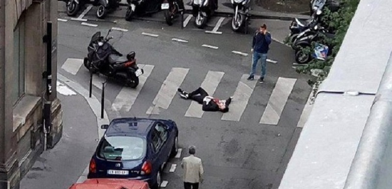Bakıda ŞOK cinayət: Əlində ülgüc vətəndaşa hücum çəkdi,polis gənci ölümdən qurtardı +FOTO