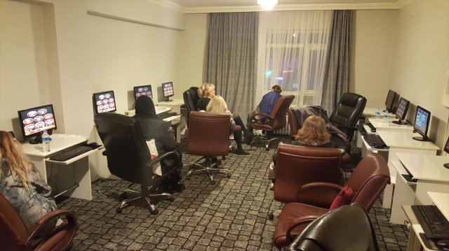 Polis evə basqın etdi: Qadınları iş başında tutdu - ANBAAN VİDEO