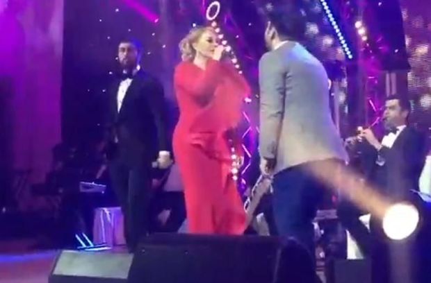 Aygün Namiqi səhnədə saymadı - Hər kəs bu videodan danışır