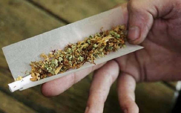 Həbsdəki dayısına narkotik gətirən şəxs saxlanılıb