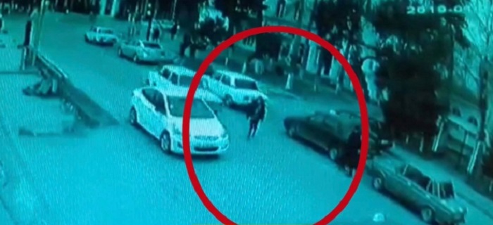 Azərbaycanda dəhşətli görüntülər: Maşın qızı vurub göyə uçurdu