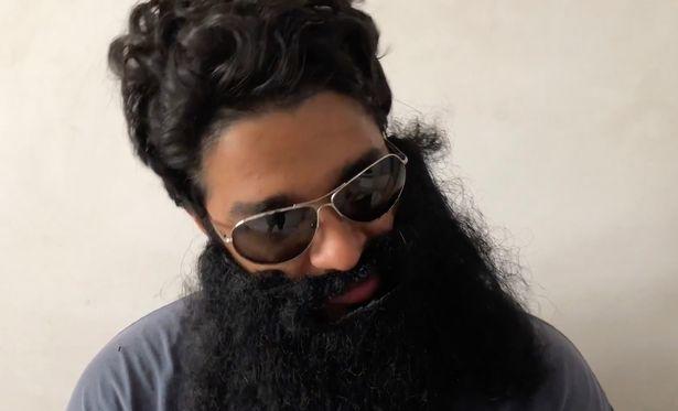 27 yaşlı oğlan valideynlərini məhkəməyə verir - Məni dünyaya gətirərkən icazə almayıblar