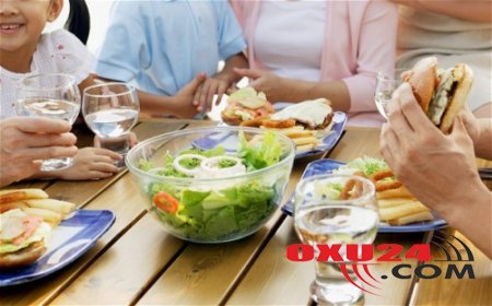 Yemək zamanı su içək, yoxsa içməyək? – Diyetoloqların yalanı...