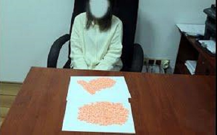 Azərbaycana cinsiyyət orqanında narkotik keçirən qadın görün kimdir?