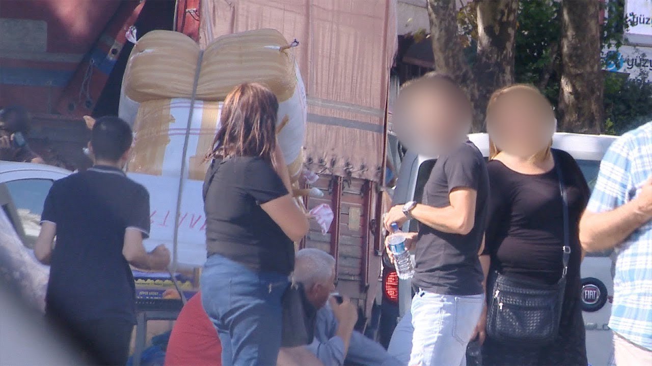 ŞOK görüntü: Şəhərin mərkəzində qiymət danışan fahişələr belə kameraya düşdü