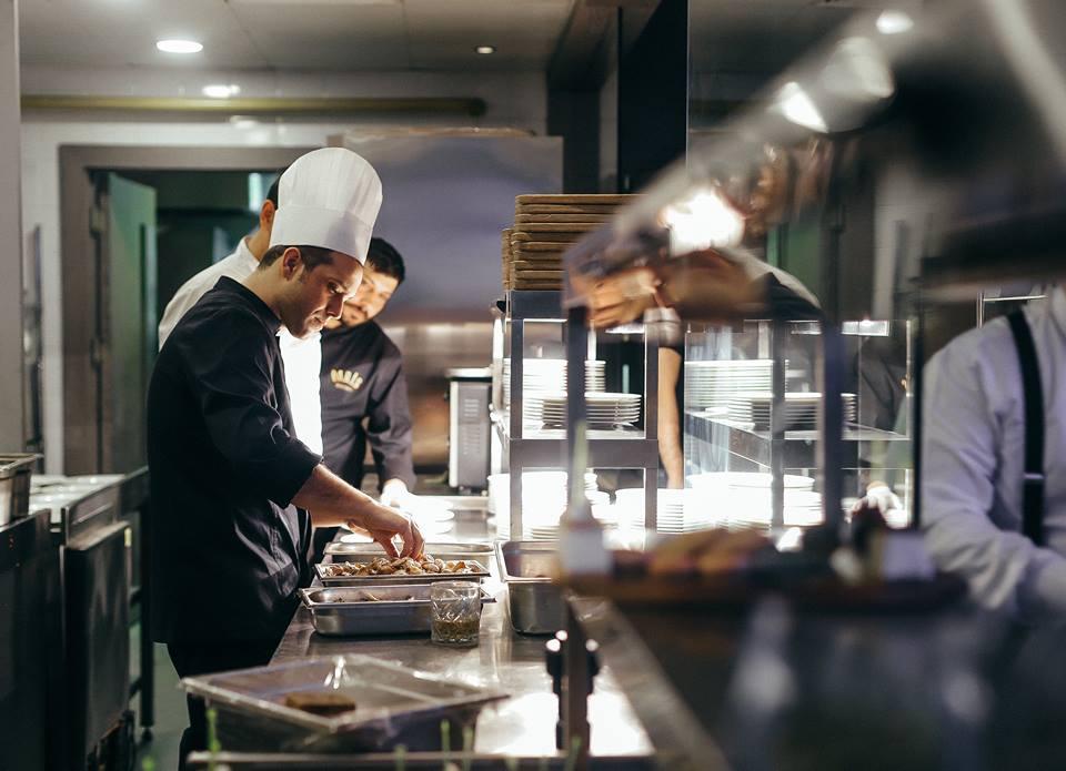 Bakıda restoranda çalışan fransız aşpaz SİRLƏRİ AÇDI: Qurbağa əti və ilbiz...