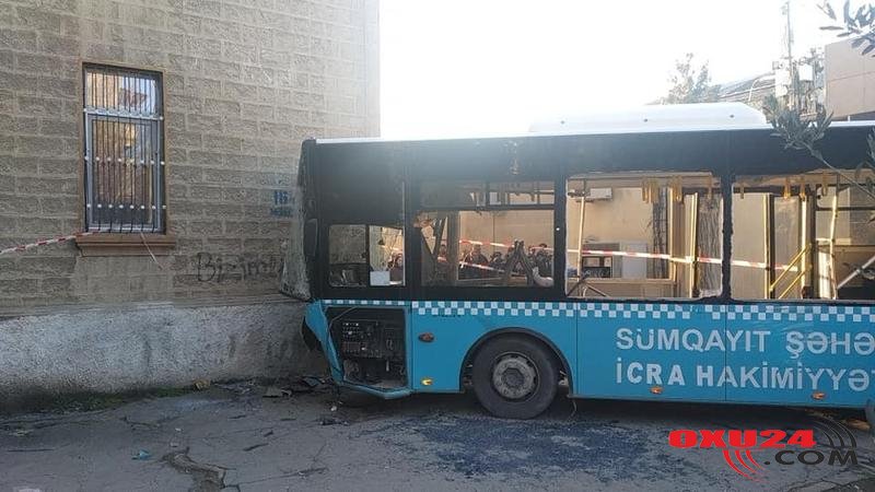 Avtobus binaya çırpıldı, yaralılar var - Azərbaycanda QORXUNC QƏZA