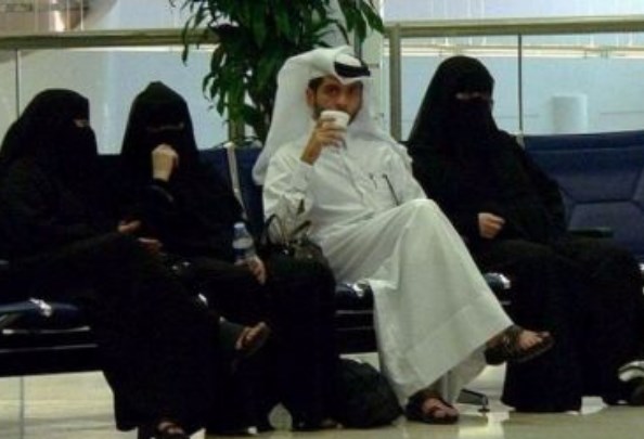 Azərbaycanın ərəb biznesmenlərlə pul qarşılığında görüşən qadın müğənnilər kimdir?