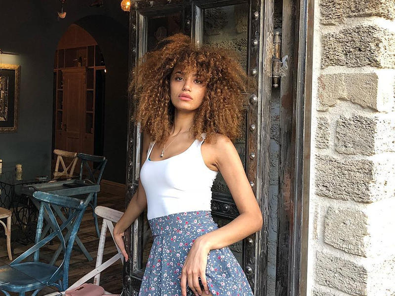 Bəkarətini siyasətçiyə satdığına görə qınanan Məhb ubə: Bakirə olmayan qızlar paxıllığımı çəkirlər, peşmandırlar