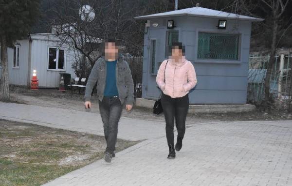 Evində intim münasibət göstərən trans tutuldu