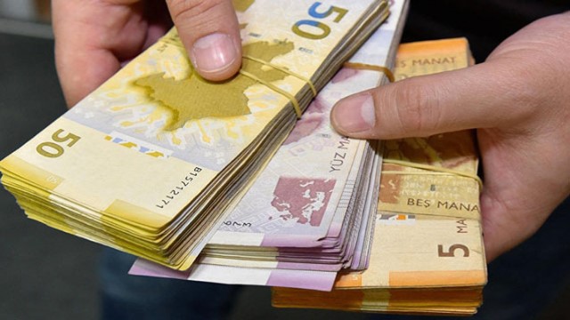 Güzəştlər təkcə dollar kreditlərinə şamil edilməyəcək – Manatla borcu olanlara şad xəbər