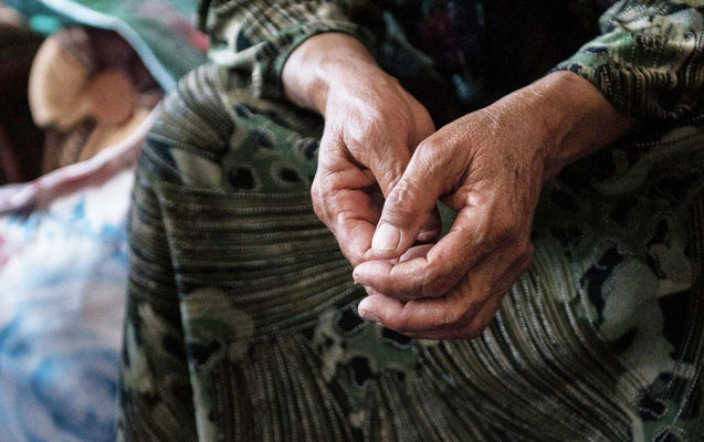 Makler  savadı olmayan  yaşlı  qadını  aldadıb  torpaq  satdı,qadın əsəbdən xəstəlik tapdı