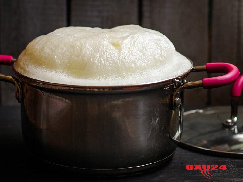 Hər qadının rastlaşdığı hal: Süd daşarkən nə etməli?