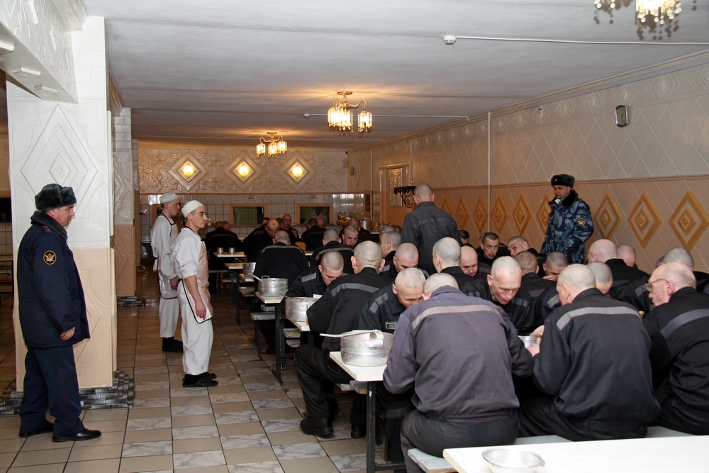 Azərbaycan həbsxanalarında dustaqlar nə yeyir?