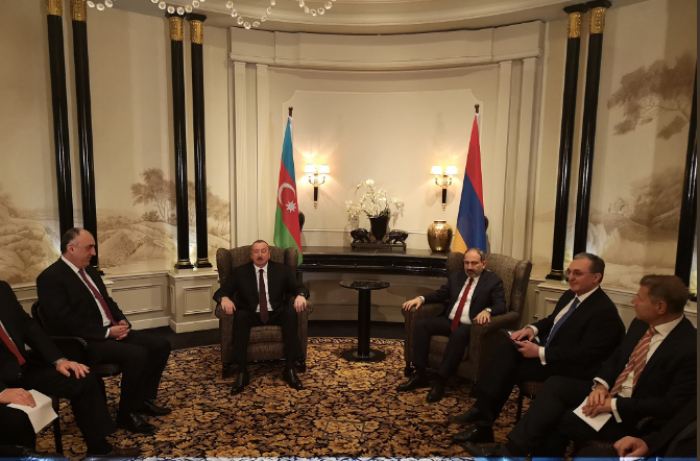 İlham Əliyevlə Paşinyanın görüşü başladı