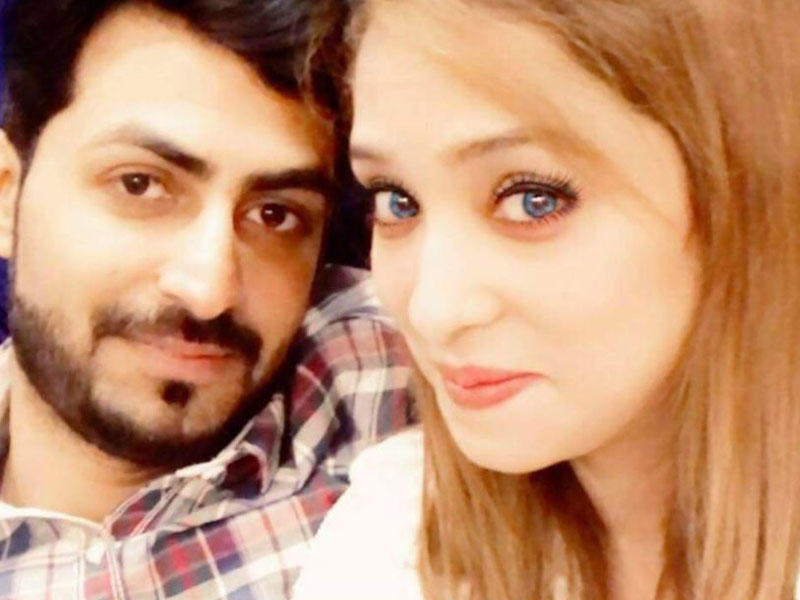 Ər dostlarının qarşısında arvadını soyundurub, saçını qırxdı - DƏHŞƏTLİ  VİDEO