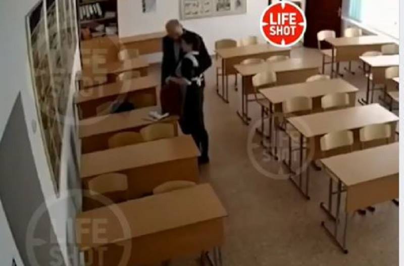 Müəllim  şagirdinə  sinifdə  əxlaqsız  hərəkətlər   etdi - Anbaan  kadrlar