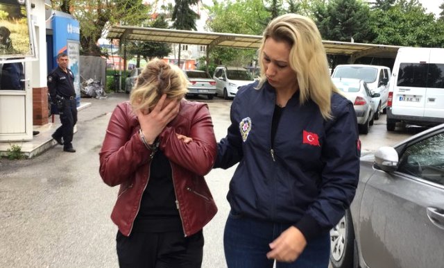 Şok cinayət!İntim münasibət üçün evinə çağırdığı kişinin qolunu bağlayıb...