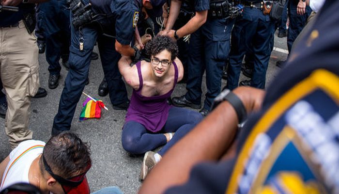 Bakıda geylərin kütləvi həbsi  başladı: Görüş yerinə çağırıb qandallayırlar