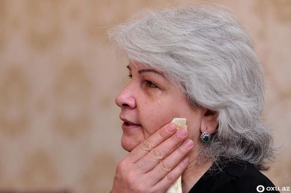 Şəhid əsgərimizin anası: Yaxasından tutub silkələdim ki, qayıt, balam o gedən getdi