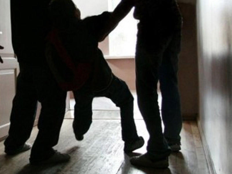 Bakıda ŞOK: Müəllim şagirdi yumruqla vurdu,uşaq kəllə beyin travması aldı