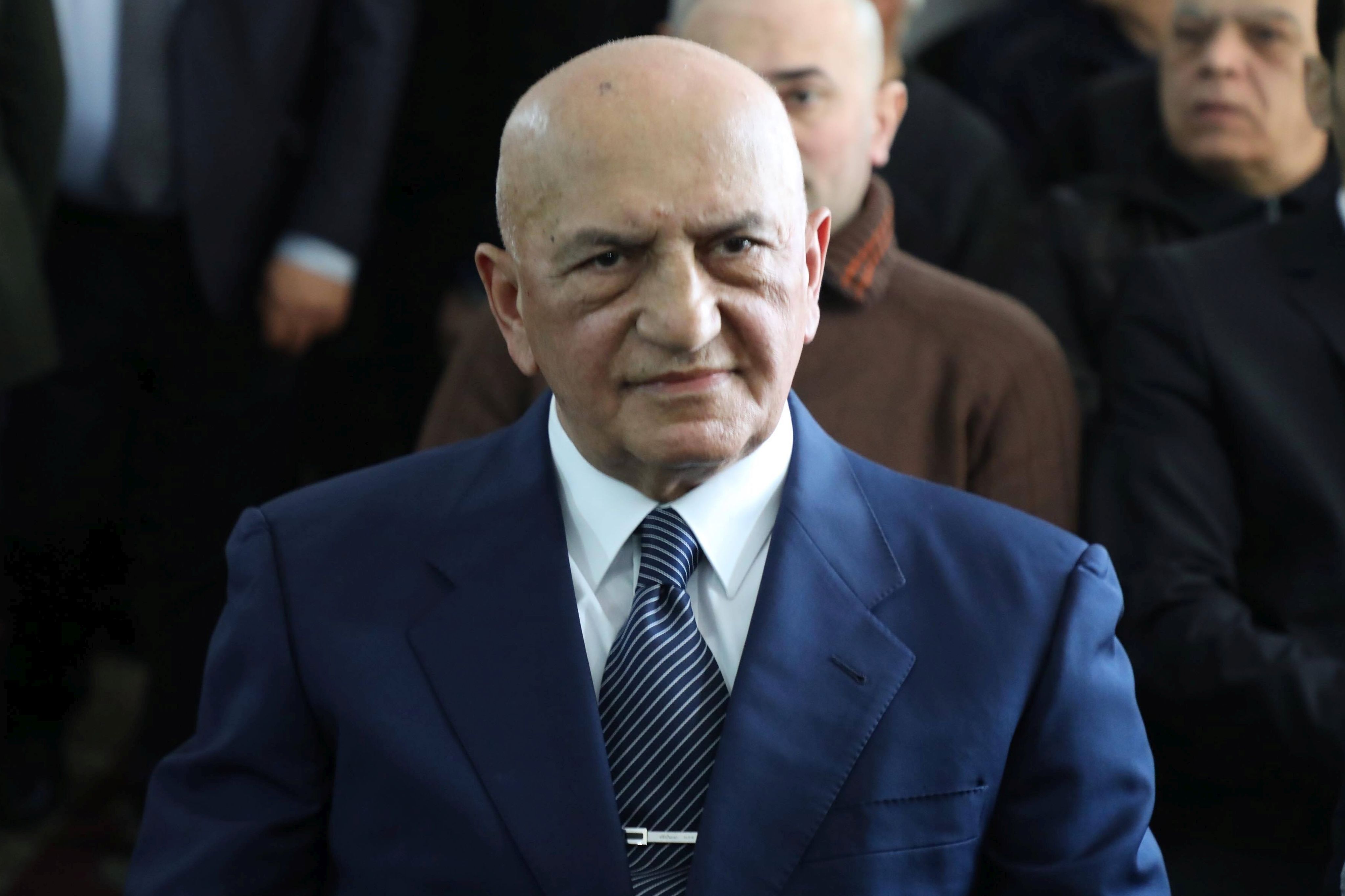 Əli İnsanova zəng çatmır...