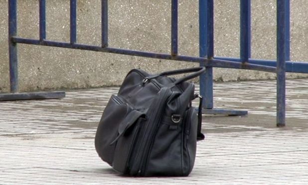 Polis ŞÜBHƏLİ çanta tapdı - İçindən çıxanlara İNANMAYACAQSINIZ / FOTOLAR