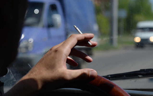 Maşında siqaret çəkənlərin DİQQƏTİNƏ! - Polis sizi görsə, cərimə yazacaq