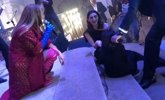 Aygün Kazımovanı görən uşaq şoka düşdü,anası həkimə zəng etdi