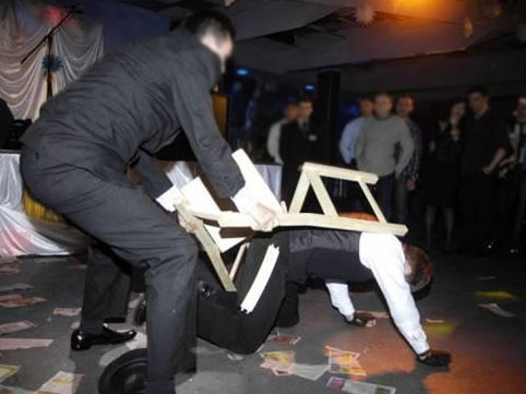 Azərbaycanda iki toyda qan su yerinə axdı: Bəy də dalaşdı