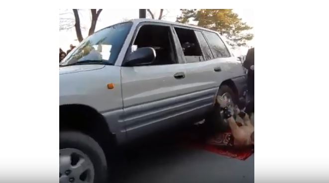 Maşın pəhləvanın üstündən keçdi