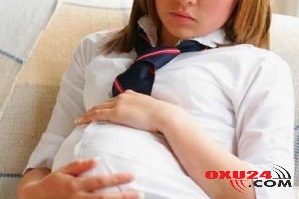 Tələbə qız müəllimindən uşaq dünyaya gətirdi - Azərbaycanda