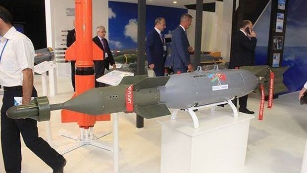 Azərbaycan yeni lazer güdümlü bombasını göstərdi: Hədəf nöqtəsi tapılır və məhv edilir