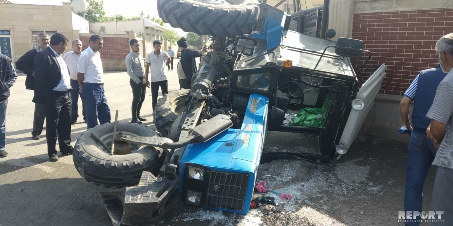 Kürdəmirdə dəhşətli qəza:traktor çevrildi,sürücünün beli sındı