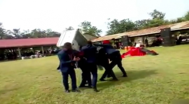 Ailəsi tabutdan çıxan meyiti görüb, şok oldular