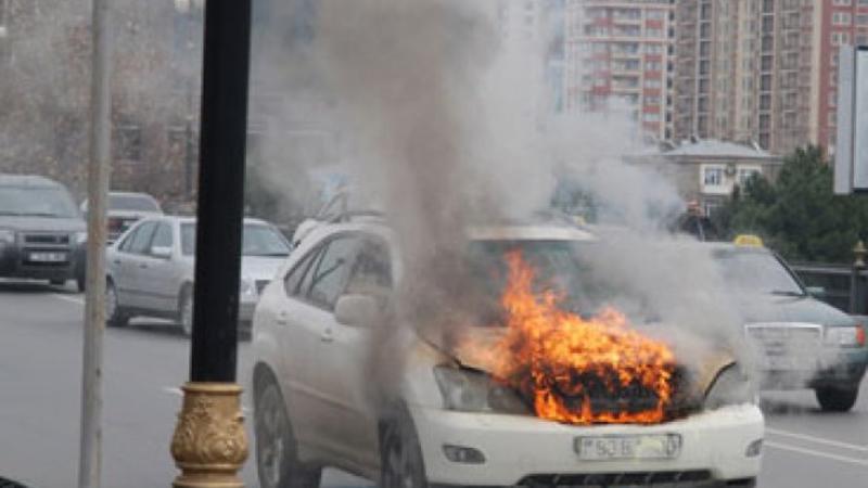 Bakıda yanaşı dayanmış avtomobillər yandı