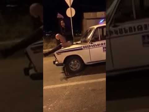 Ermənistanda bu görüntü olay yaratdı: Trans polisə intim münasibət təklif edir